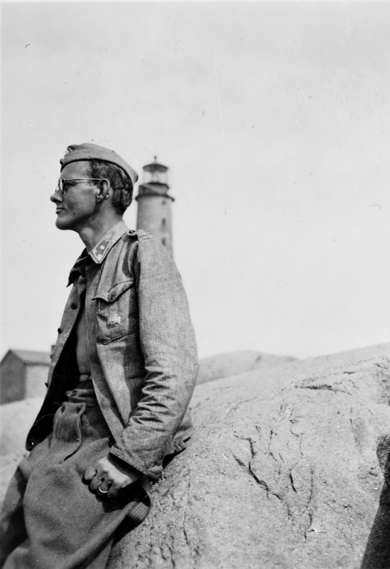Photo of soldier.